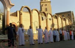 بالصور.. سلاسل بشرية لحماية كنيسة أثناء مسيرة لأنصار المعزول بسوهاج