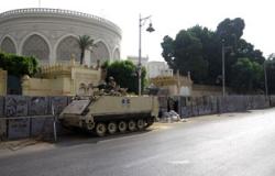 قوات الجيش تغلق الطرق المؤدية لقصر الاتحادية عقب وصول مسيرة الإخوان