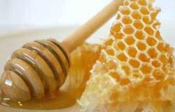 العسل الأبيض يحمى البشرة الدهنية من البثور والحبوب