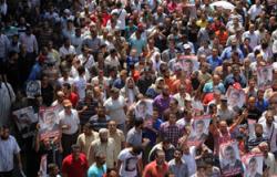 تجمع الإخوان أمام مسجد العزيز بالله بالزيتون
