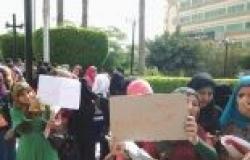 طلاب معهد فني التمريض بكفر الشيخ يحتجون أمام المحافظة لعدم قبولهم بالجامعة