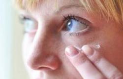 إخفاء حبوب الوجه المتهيجة بالماكياج يسبب بروزات وكرمشة بالبشرة
