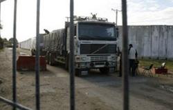 إسرائيل تسمح بإدخال 230 شاحنة بضائع لغزة عبر "كرم أبو سالم"