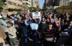 بالفيديو| الإخوان يشوهون أسوار منشأة عسكرية أثناء مسيرة في مدينة نصر