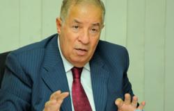 رئيس "جمعيات المستثمرين" يدلى بصوته بمصر الجديدة