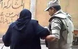 بالفيديو.. رجال الجيش يساعدون المسنين على الوصول للجان الانتخاب بالسيدة زينب