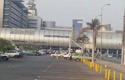 ضبط 3 ركاب حاولوا تهريب 180 ألف دولار إلى قطر بالمطار