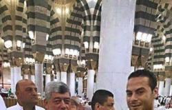 تداول صور محمد إبراهيم وزير الداخلية السابق خلال أداء مناسك العمرة