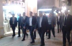 رئيس قبرص ورئيس وزراء اليونان يتجولان فى الشارع قبل ساعات من زيارة السيسى