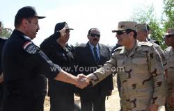 بالصور.. الرئيس السيسى يصافح عناصر الشرطة المدنية بشمال سيناء