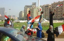 الشرطة تطالب المواطنين بمغادرة "التحرير" والاحتفال بميدان "عابدين"