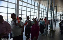 مطار برج العرب يوزع أعلاما على الركاب بمناسبة احتفالات قناة السويس