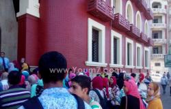 بالصور..طلاب الثانوية يواصلون التظاهر أمام جامعة الإسكندرية لليوم الثانى