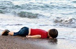 والد الطفل السورى الذى مات غرقا عاد الى كوبانى لدفن عائلته
