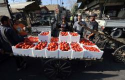 بالصور.. أسواق دمشق.. الحرب لم تمر من هنا.. وصور الأسد تتصدر الدكاكين