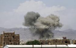 بالصور.. طائرات التحالف العربى تقصف قاعدة الديلمى اليمنية