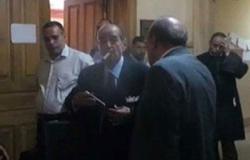 بالفيديو..فريد الديب يصل المحكمة لحضور نظر تجديد حبس وزير الزراعة السابق