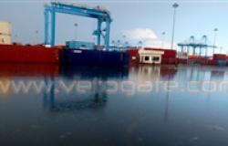 انتظام العمل بميناء دمياط رغم غزارة الأمطار
