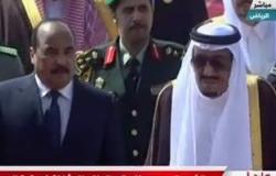 خادم الحرمين يستقبل الرئيس الموريتانى بعد وصوله للمشاركة بقمة الرياض