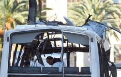 بالصور.. البحث الجنائى التونسى يفتش حطام حافلة الحرس الرئاسى والسبسى يزور المصابين