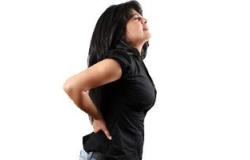 "ديلى ميل": كبر حجم الثدى لدى السيدات يسبب آلام الظهر والمفاصل