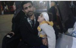 بالفيديو..الطفلة المصابة فى الجمجمة تنام أمام "الحسين الجامعى"