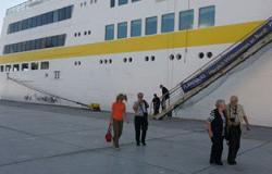 طوارئ بموانئ السويس لانعدام الرؤية وتعثر دخول سفينة سياحية لبورتوفيق