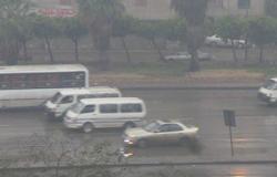 بالفيديو والصور.. أمطار غزيرة بالقليوبية وحذر السائقين بطريق إسكندرية الزراعى