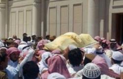 محمد العريفى ينشر صورا من جنازة الشيخ محمد أيوب إمام الحرم النبوى سابقاً