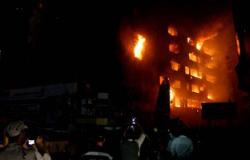 بالصور..امتداد حريق فندق الرويعى بالعتبة إلى 4 عقارات مجاورة