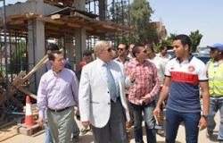 محافظ الإسماعيلية يتفقد أعمال إنشاء كوبرى المشاة الجديد بقرية المنايف