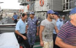 القوات البحرية تنقذ 24 سائحا بعد تعطل اللنش الخاص بهم بالبحر الأحمر