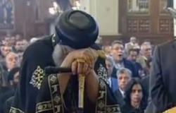 البابا تواضروس يبكى خلال صلوات جنازة شهداء البطرسية