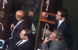 بالصور.. النائب أحمد الطنطاوى يدخل جلسة البرلمان بعد طرده بصحبة الوكيلين
