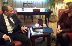 وزير خارجية لبنان يعقد جلسة مباحثات مع "موجيرينى" حول الأزمة السورية