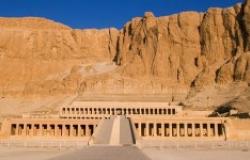 مصر تتسلم من بريطانيا قطعة حجرية من مسروقات معبد حتشبسوت