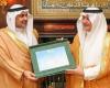 الأمير فهد بن سلطان يتسلم شهادة اعتماد تبوك مدينة صحية من وزير الصحة